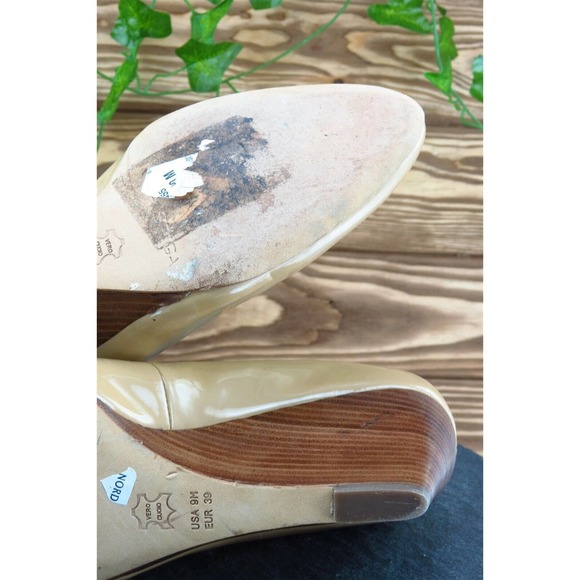 Via Spiga Size 9 M Beige Almond Toe Wedge Patent Leather Women - Picture 7 of 7